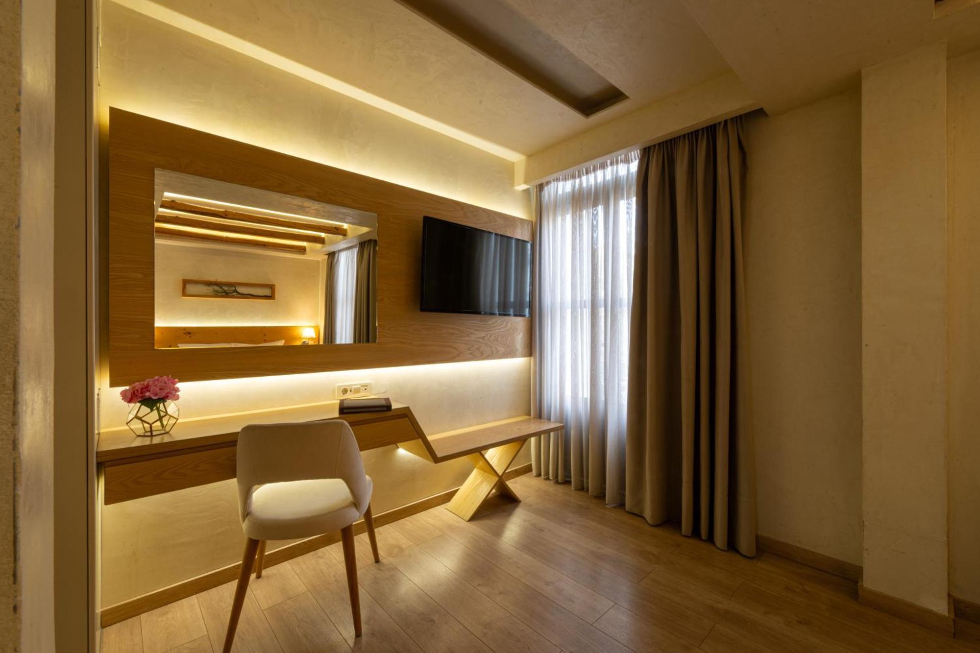 Panellinion Luxury Rooms Каламата Екстер'єр фото
