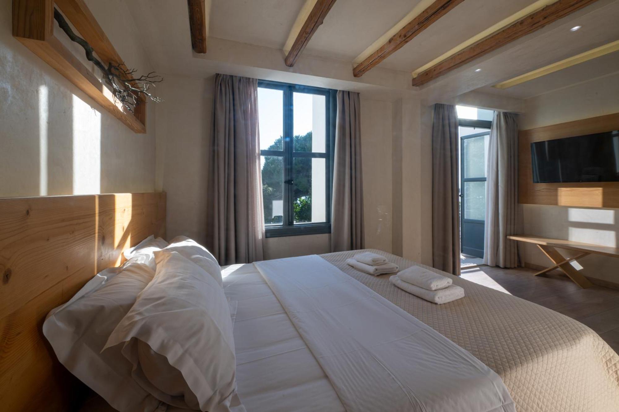Panellinion Luxury Rooms Каламата Екстер'єр фото