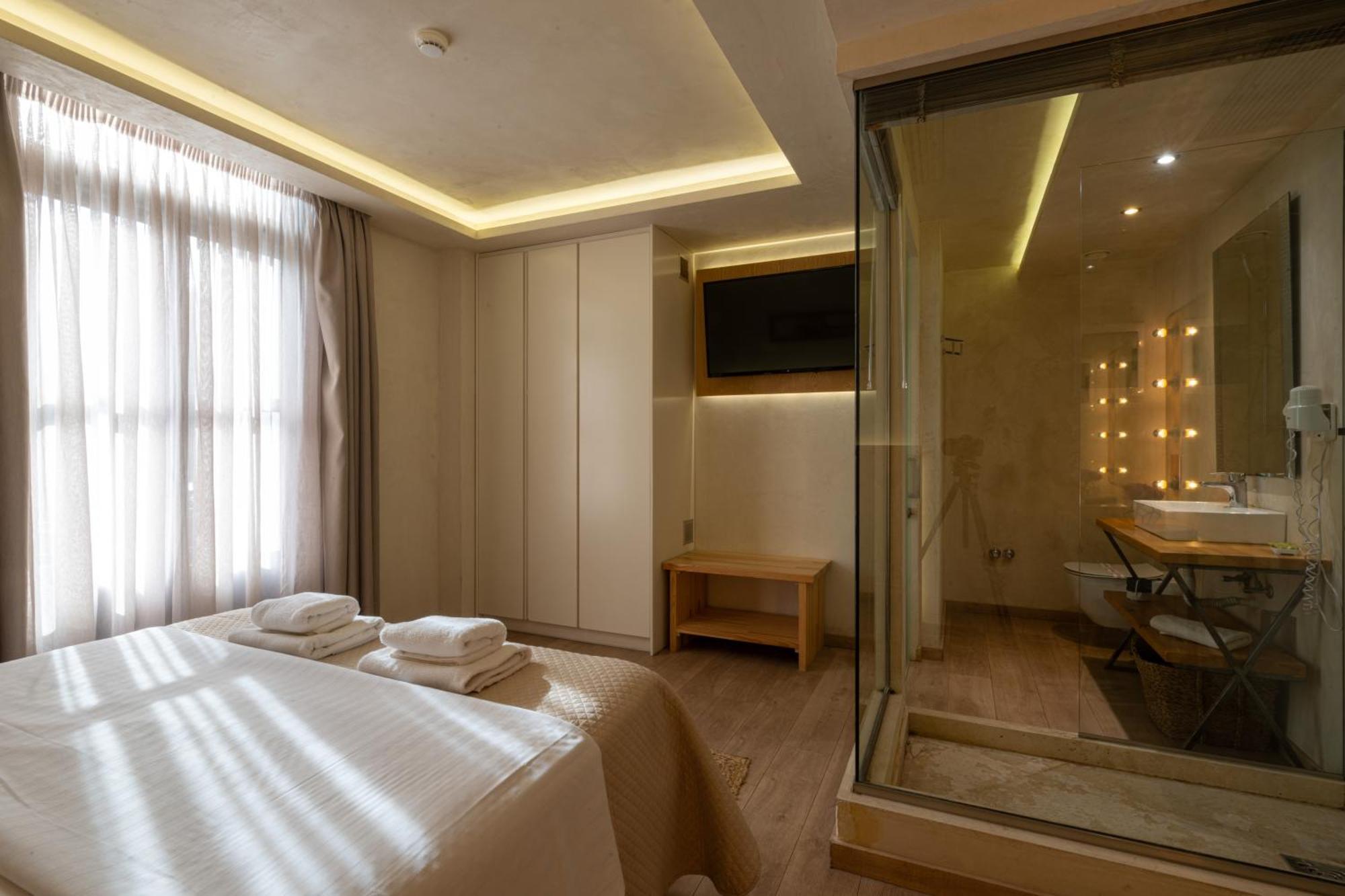 Panellinion Luxury Rooms Каламата Екстер'єр фото
