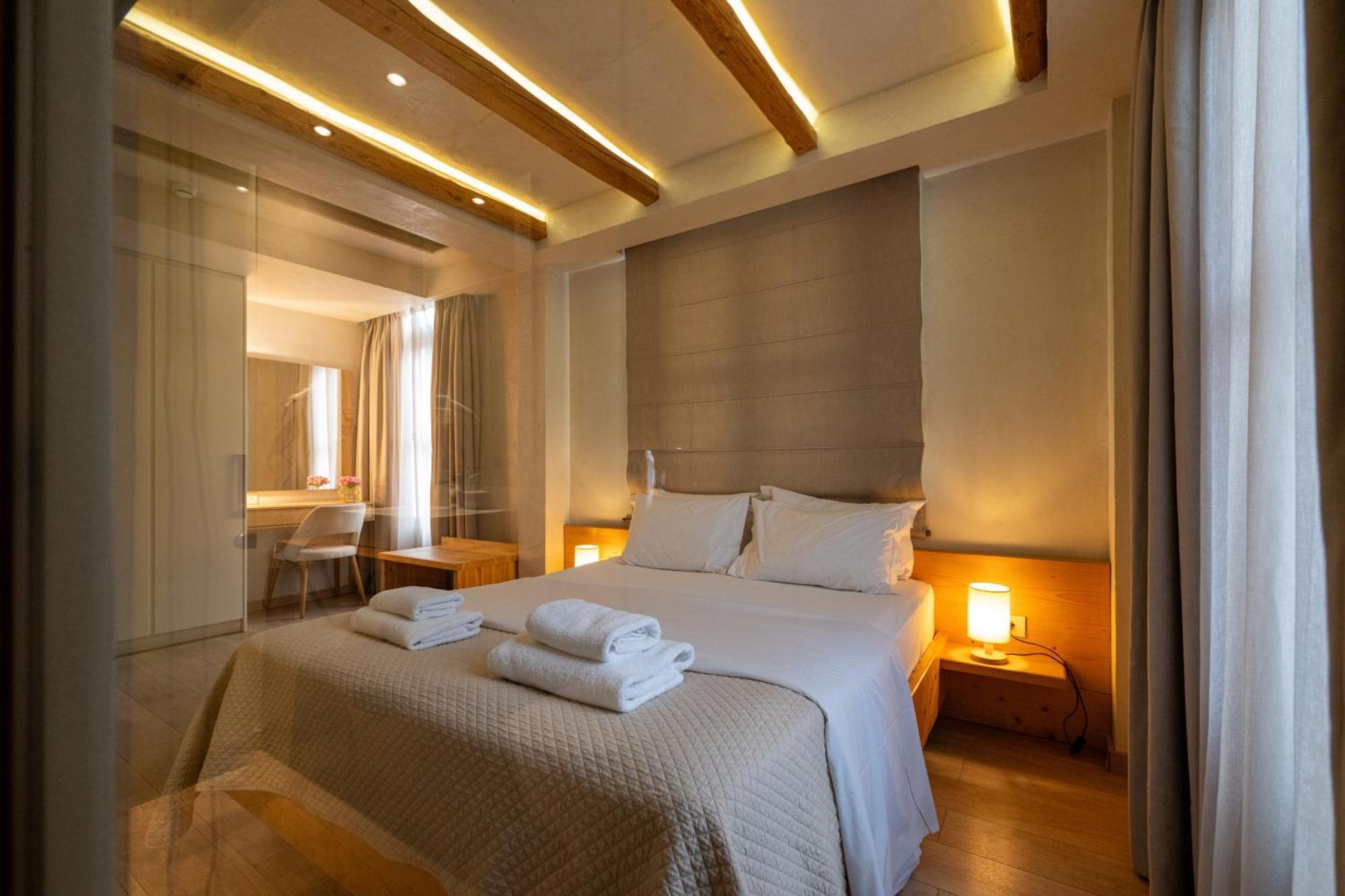 Panellinion Luxury Rooms Каламата Екстер'єр фото